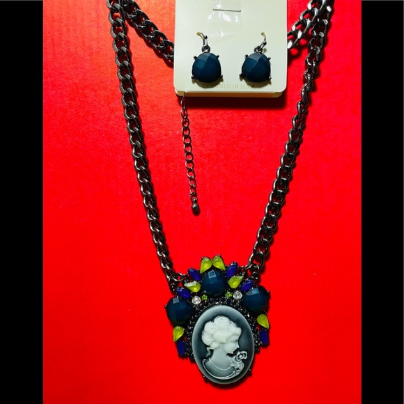 THE ONE Cameo 16" Necklace & Earring Set Costume Jewelry Fashion - Picture 4 of 4